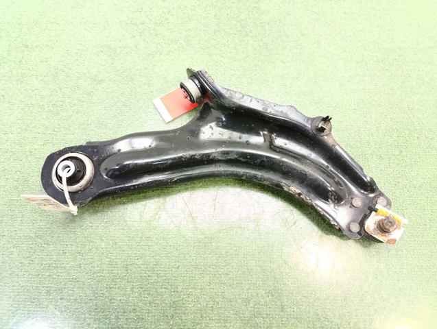Wahacz zawieszenia przedniego dolny prawy 8200586567 RENAULT