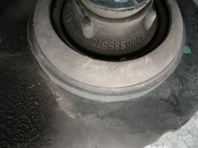 Silentblock przedniego wahacza dolnego 8200586570 RENAULT