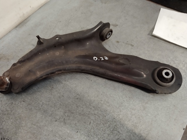 Silentblock przedniego wahacza dolnego 8200586570 RENAULT