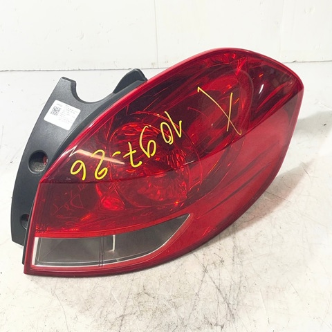 Lampa zespolona tylna prawa 8200586844 RENAULT
