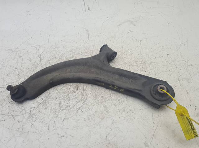 Wahacz zawieszenia przedniego dolny lewy 8200615057 RENAULT