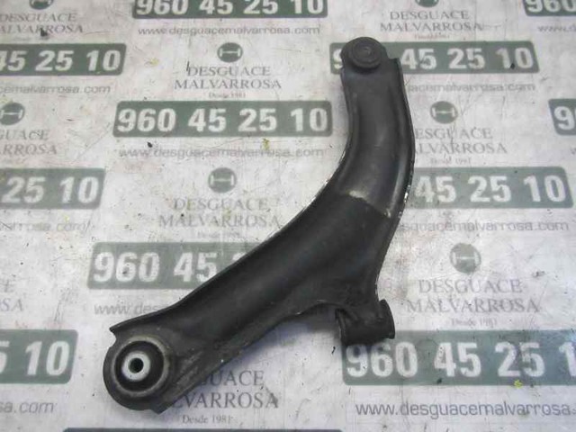 Wahacz zawieszenia przedniego dolny prawy 8200615058 RENAULT
