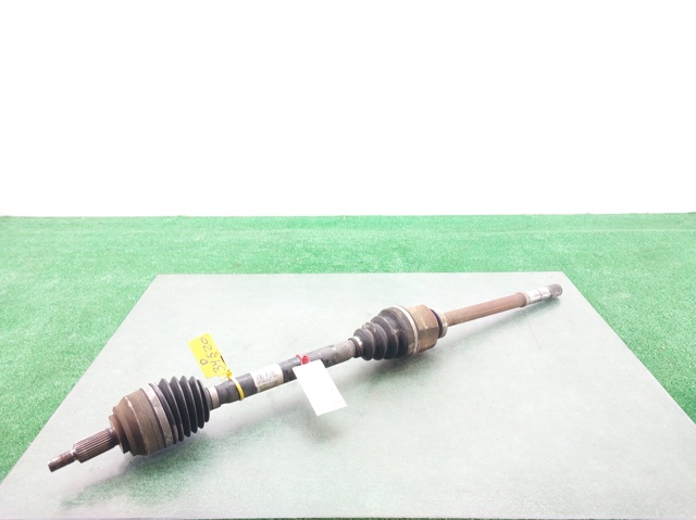 Półoś napędowa przednia prawa 8200618168 RENAULT
