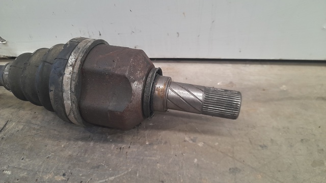 Półoś napędowa przednia lewa 8200618182 RENAULT