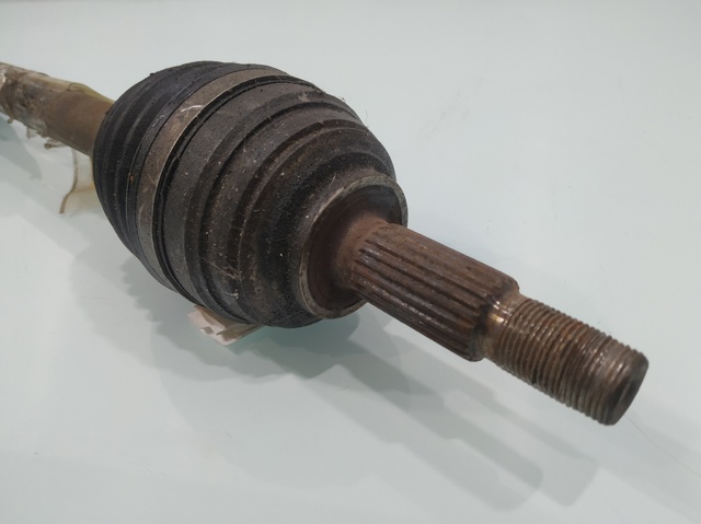 Półoś napędowa przednia prawa 8200626038 RENAULT