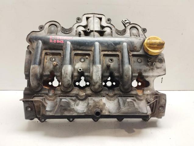 Pokrywa zaworowa 8200627939 RENAULT