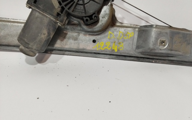 Mechanizm podnoszenia szyby drzwi przednich prawych 8200646838 RENAULT
