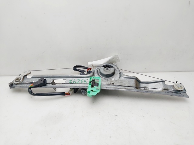 Mechanizm podnoszenia szyby drzwi przednich prawych 8200646840 RENAULT