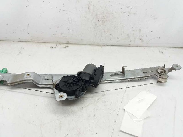 Mechanizm podnoszenia szyby drzwi przednich prawych 8200646840 RENAULT