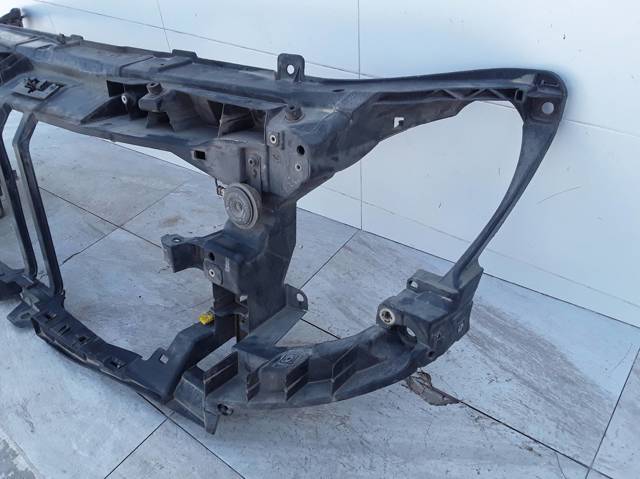 Osłona chłodnicy kompletna (panel mocowania reflektorów) 8200657209 RENAULT