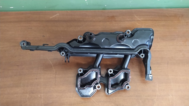 Pokrywa zaworowa 8200673395 NISSAN