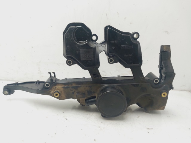 Pokrywa zaworowa 8200673395 RENAULT