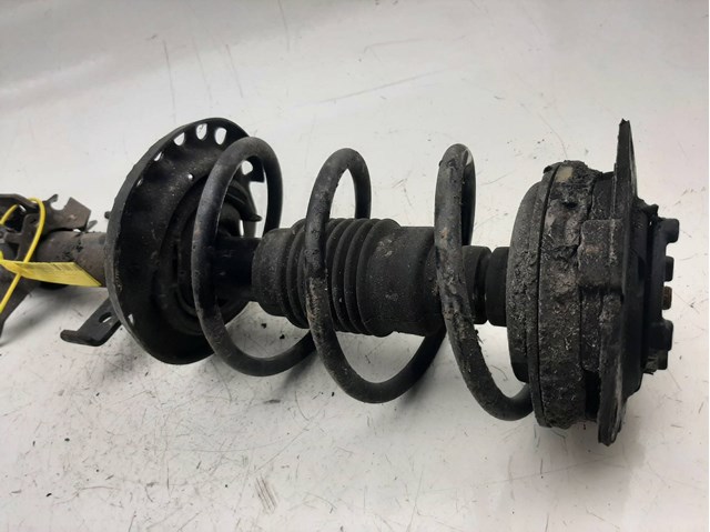 Amortyzator przedni 8200676024 RENAULT