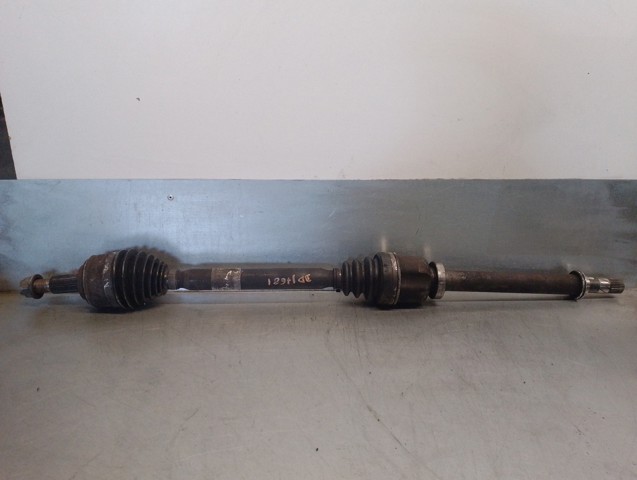 Półoś napędowa przednia prawa 8200676172 RENAULT
