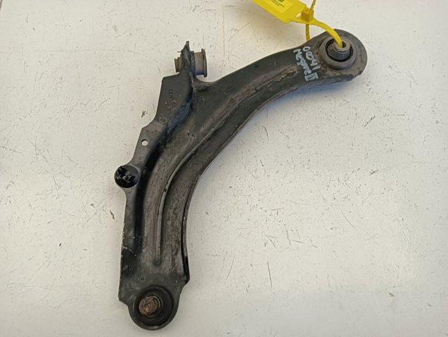 Wahacz zawieszenia przedniego dolny lewy 8200679063 RENAULT