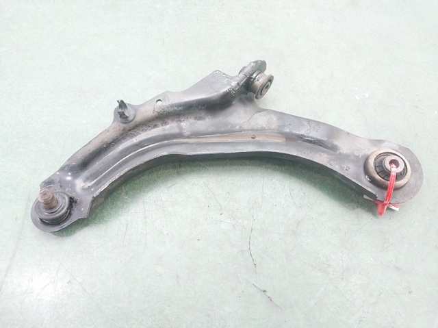 Wahacz zawieszenia przedniego dolny lewy 8200679063 RENAULT