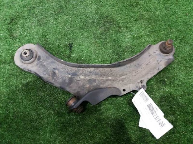 Wahacz zawieszenia przedniego dolny lewy 8200679063 RENAULT