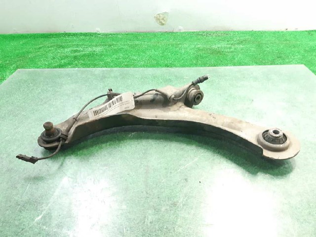 Wahacz zawieszenia przedniego dolny lewy 8200679063 RENAULT