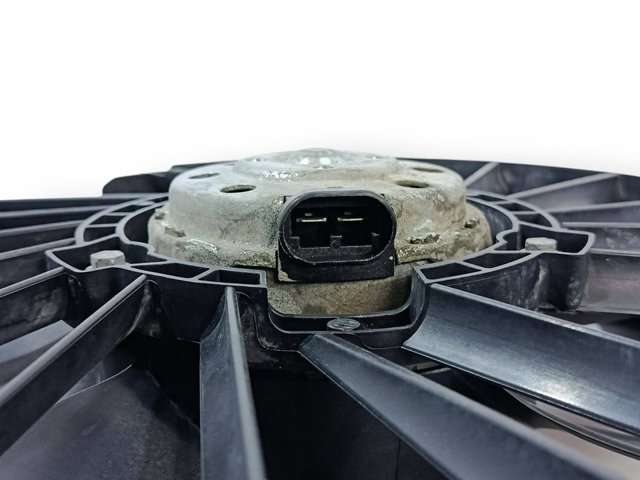 Wentylator elektryczny układu chłodzenia kompletny (silnik+wirnik) 8200680824 RENAULT