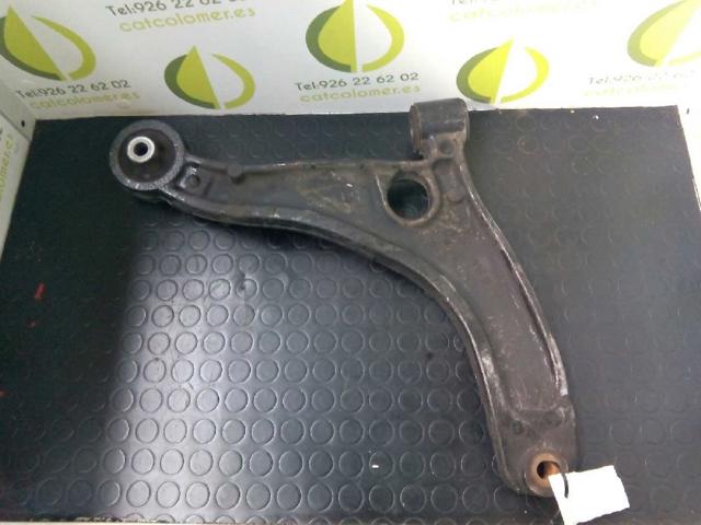 Wahacz zawieszenia przedniego dolny lewy 8200688871 RENAULT