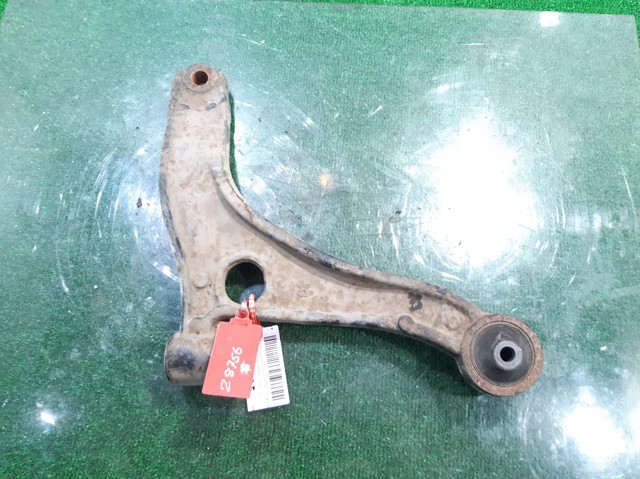 Wahacz zawieszenia przedniego dolny prawy 8200688875 RENAULT