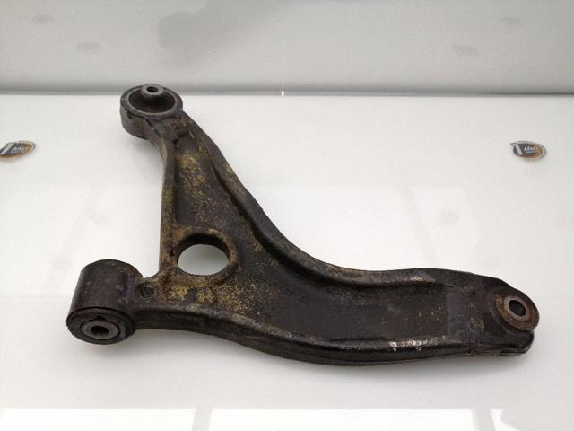 Wahacz zawieszenia przedniego dolny prawy 8200688875 RENAULT