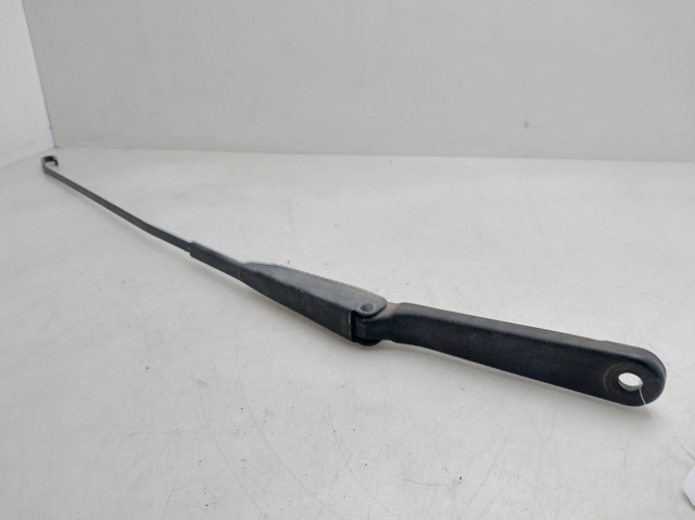 Ramię wycieraczki szyby przedniej 8200696499 NISSAN