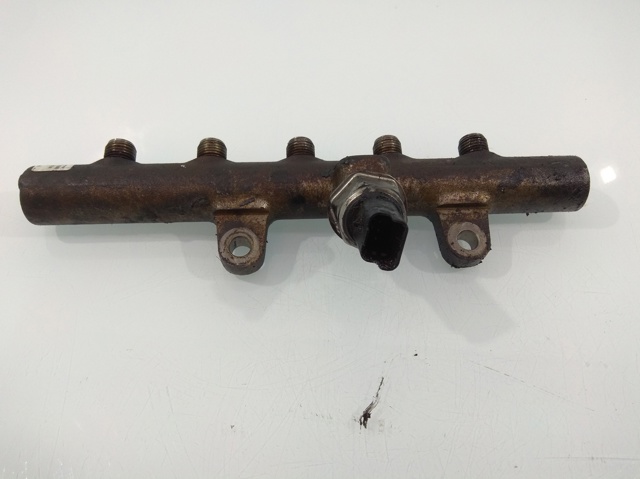 Regulator ciśnienia paliwa w listwie paliwowej 8200701690 RENAULT