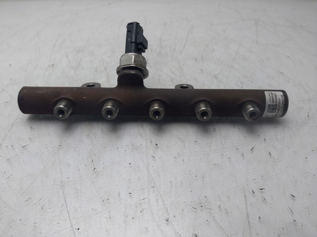 Regulator ciśnienia paliwa w listwie paliwowej 8200701690 RENAULT