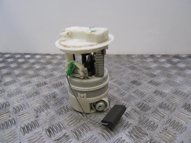 Moduł pompy paliwowej z czujnikiem poziomu paliwa 8200704685 RENAULT