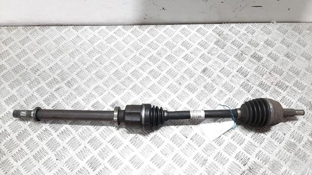 Półoś napędowa przednia prawa 8200725504 RENAULT