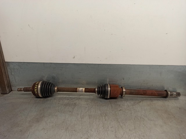 Półoś napędowa przednia prawa 8200725504 RENAULT