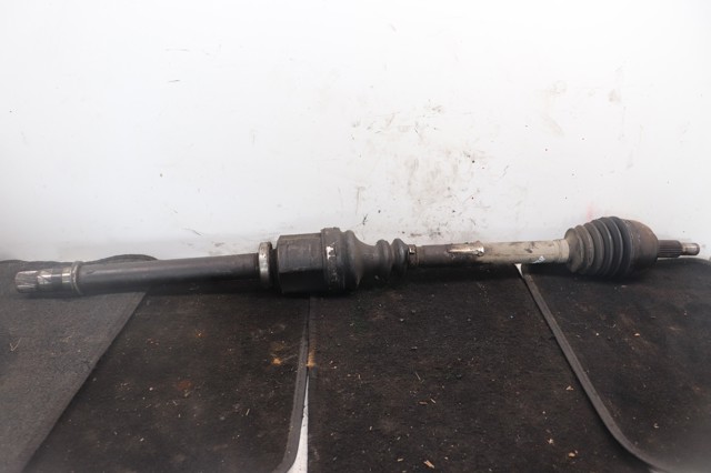 Półoś napędowa przednia prawa 8200725511 RENAULT