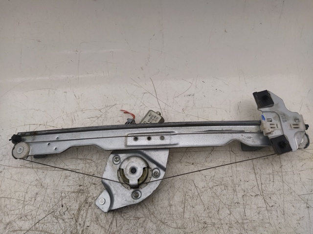 Mechanizm podnoszenia szyby drzwi przednich prawych 8200733828 RENAULT