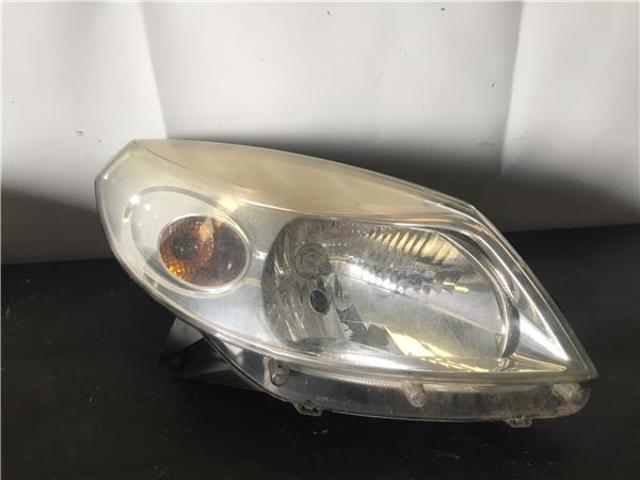 Reflektor prawy 8200733877 RENAULT