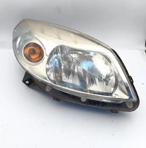 Reflektor prawy 8200733877 RENAULT