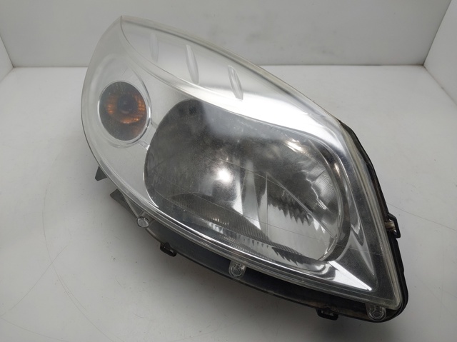 Reflektor prawy 8200733877 RENAULT