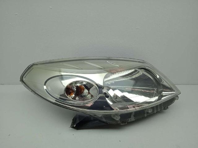 Reflektor prawy 8200733877 RENAULT
