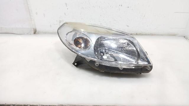 Reflektor prawy 8200733877 RENAULT