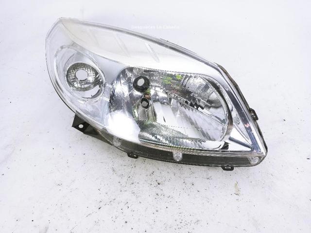 Reflektor prawy 8200733877 RENAULT