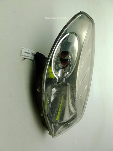 Reflektor prawy 8200733877 RENAULT