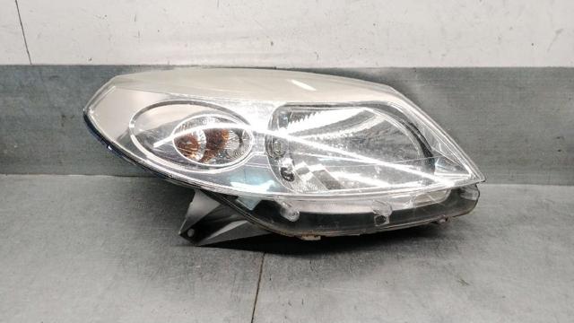 Reflektor prawy 8200733877 RENAULT