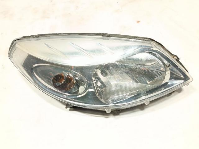 Reflektor prawy 8200733877 RENAULT