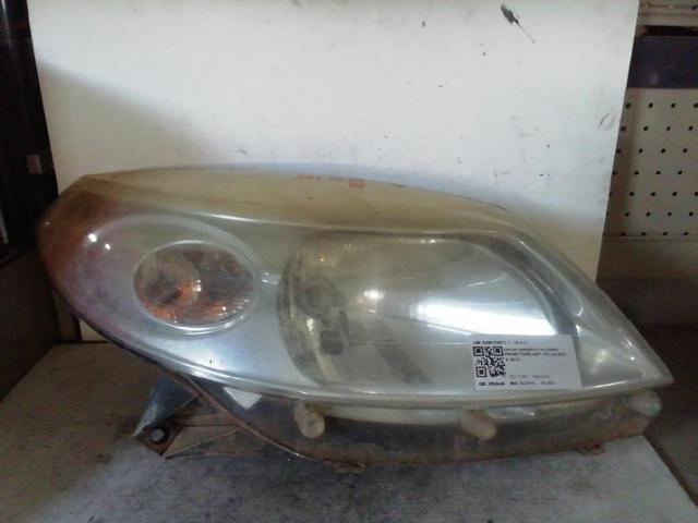 Reflektor prawy 8200733877 RENAULT