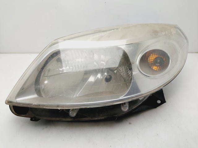 Reflektor lewy 8200733878 RENAULT