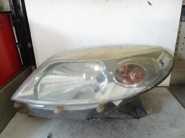 Reflektor lewy 8200733878 RENAULT