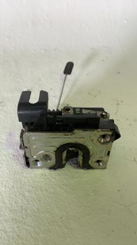 Zamek drzwi przednich prawych 8200735224 RENAULT
