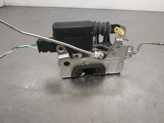 Zamek drzwi przednich prawych 8200735224 RENAULT