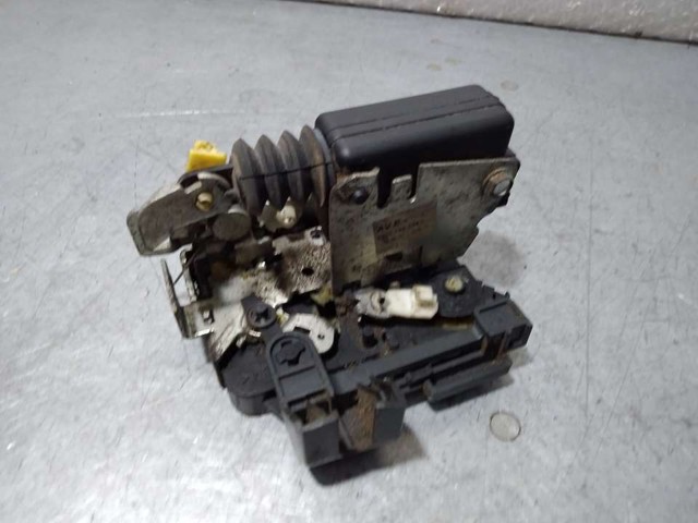Zamek drzwi przednich prawych 8200735224 RENAULT