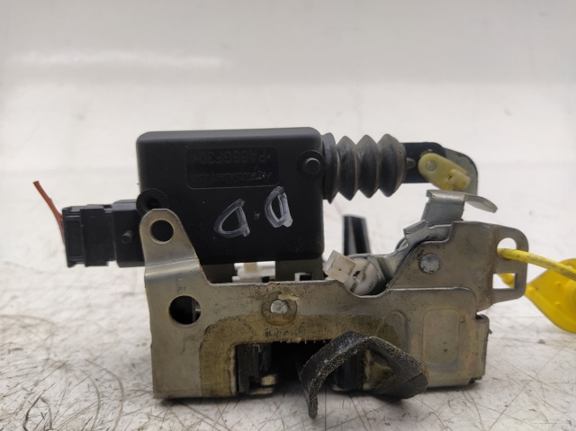 Zamek drzwi przednich prawych 8200735224 RENAULT